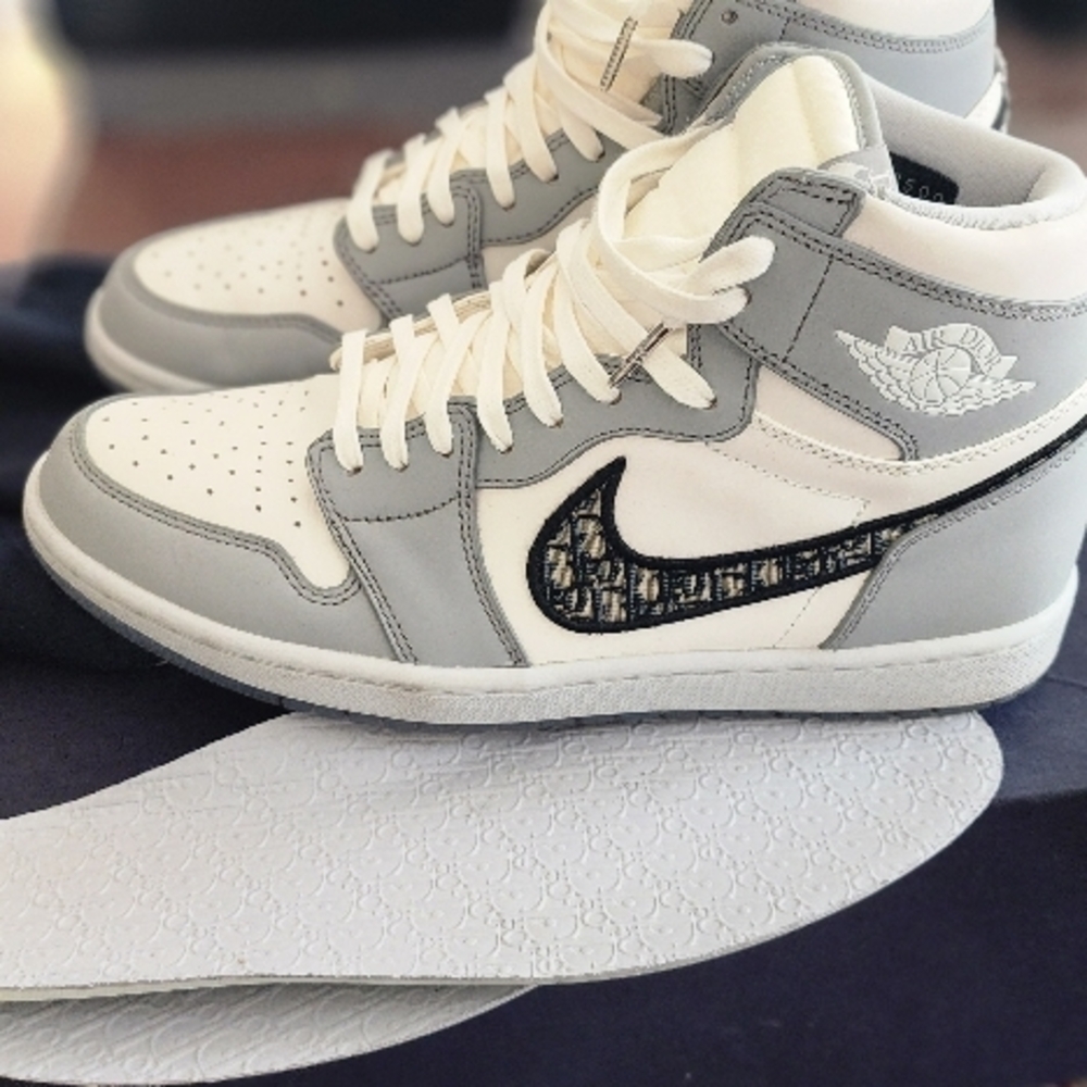 (REPS) WORN Nike Air Jordan High-Top Sneakers - White and Gray